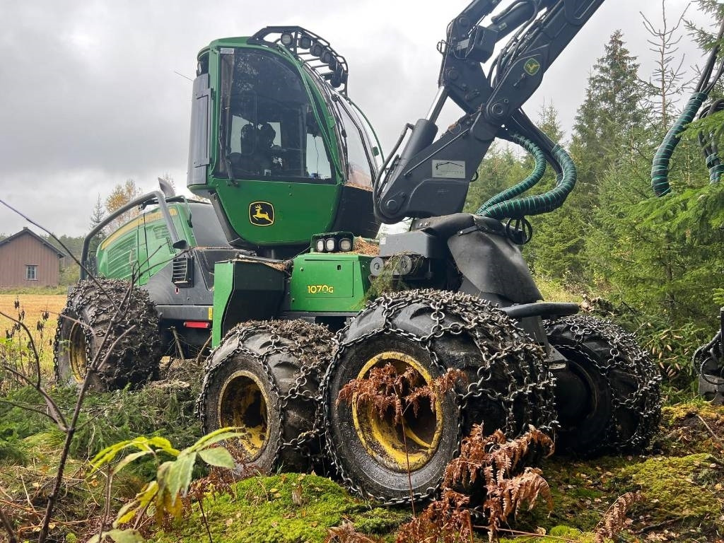 John Deere 1070G - Harvester: foto 1 John Deere 1070G - Harvester: foto 1