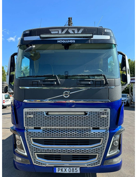 Volvo FH 6x4, Timber-truck + Jonsered 1080, 2017 - Camião de transporte de madeira, Camião grua: foto 2 Volvo FH 6x4, Timber-truck + Jonsered 1080, 2017 - Camião de transporte de madeira, Camião grua: foto 2