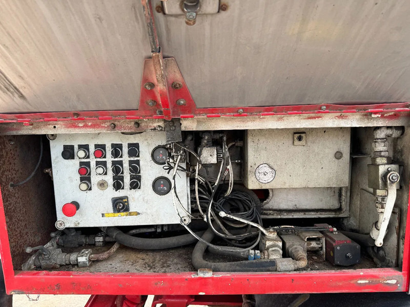 Caminhão limpa fossa Volvo FL 10.320 12m3 Sludge / Vacuum & High Pressure-Truck, YM: 1990: foto 11 Caminhão limpa fossa Volvo FL 10.320 12m3 Sludge / Vacuum & High Pressure-Truck, YM: 1990: foto 11