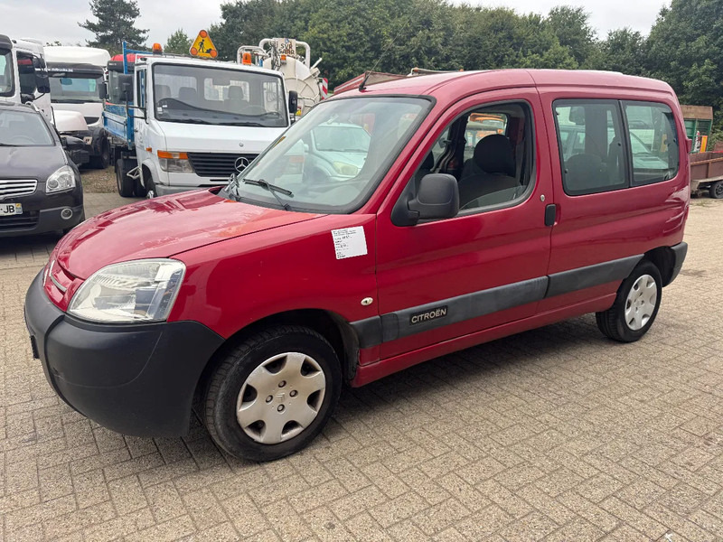 Citroën Berlingo **PETROL-ESSENCE-BENZINE** - Automóvel: foto 1 Citroën Berlingo **PETROL-ESSENCE-BENZINE** - Automóvel: foto 1