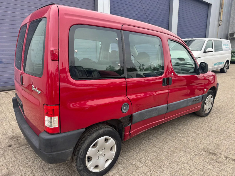 Citroën Berlingo **PETROL-ESSENCE-BENZINE** - Automóvel: foto 4 Citroën Berlingo **PETROL-ESSENCE-BENZINE** - Automóvel: foto 4