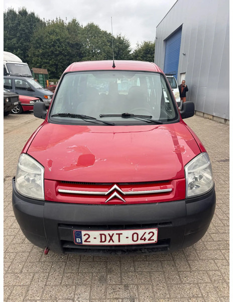 Citroën Berlingo **PETROL-ESSENCE-BENZINE** - Automóvel: foto 2 Citroën Berlingo **PETROL-ESSENCE-BENZINE** - Automóvel: foto 2