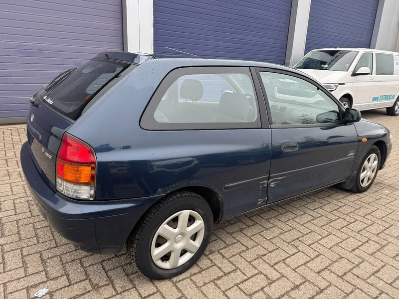 Mazda 323 **PETROL-ESSENCE-BELGIUM CAR** - Sedan: foto 4 Mazda 323 **PETROL-ESSENCE-BELGIUM CAR** - Sedan: foto 4