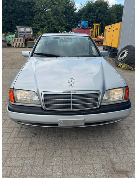 Mercedes-Benz C-Klasse **C250DIESEL+AIRCO** - Sedan: foto 2 Mercedes-Benz C-Klasse **C250DIESEL+AIRCO** - Sedan: foto 2