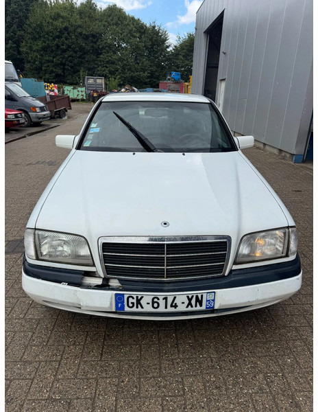 Mercedes-Benz C-Klasse **C250DIESEL** - Sedan: foto 2 Mercedes-Benz C-Klasse **C250DIESEL** - Sedan: foto 2