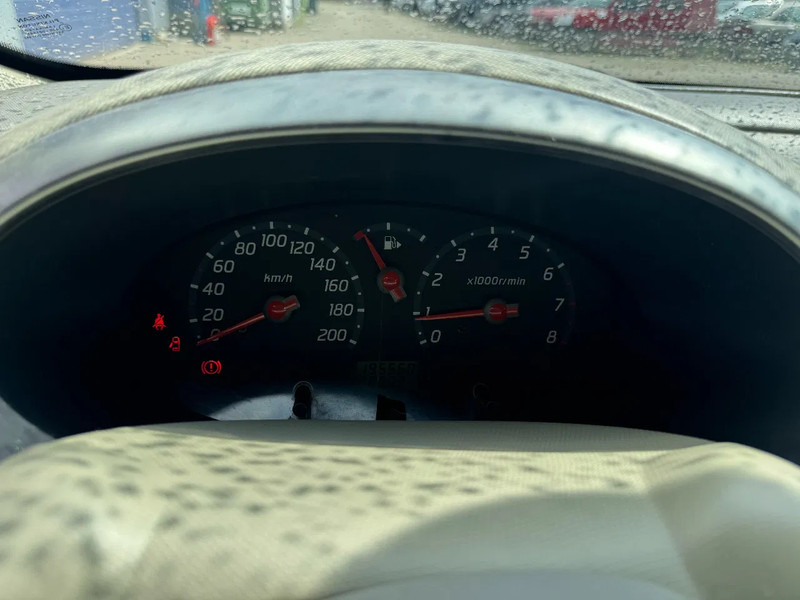 Sedan Nissan Micra **PETROL-ESSENCE-AIRCO**: foto 10