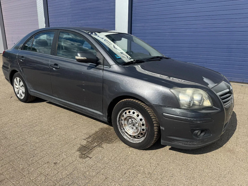 Toyota Avensis **DIESEL-AIRCO** - Automóvel: foto 3 Toyota Avensis **DIESEL-AIRCO** - Automóvel: foto 3