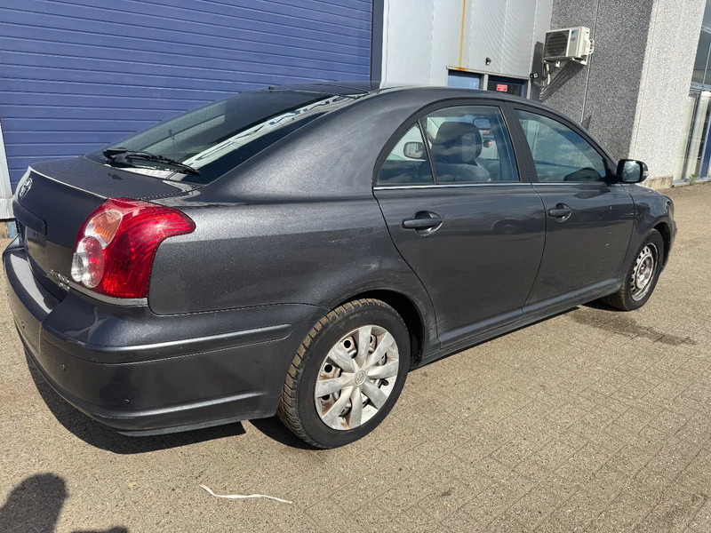 Toyota Avensis **DIESEL-AIRCO** - Automóvel: foto 4 Toyota Avensis **DIESEL-AIRCO** - Automóvel: foto 4