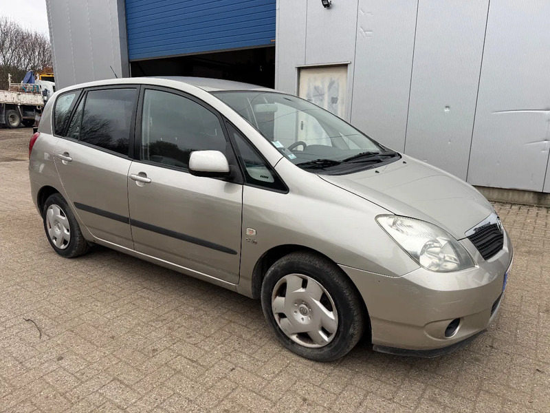 Toyota Corolla Verso **D4D-AIRCO** - Automóvel: foto 3 Toyota Corolla Verso **D4D-AIRCO** - Automóvel: foto 3