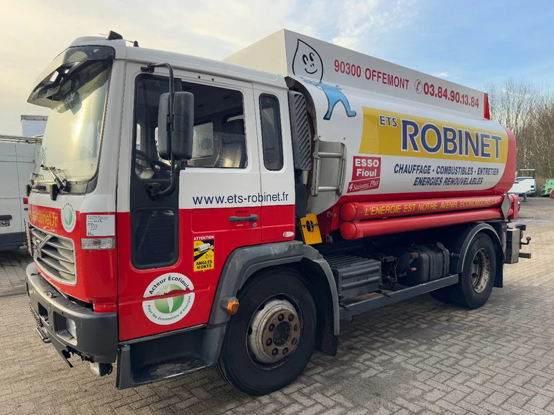 Volvo FL **10500Ltr FUELTANKER-VERRY GOOD SHAPE** - Caminhão tanque: foto 1 Volvo FL **10500Ltr FUELTANKER-VERRY GOOD SHAPE** - Caminhão tanque: foto 1