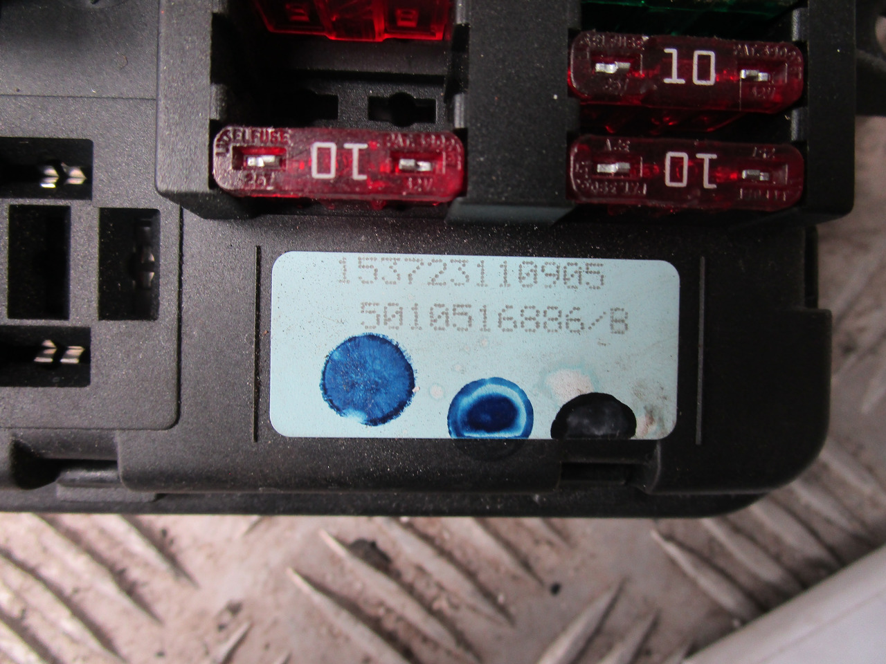 DAF CF 65 FUSEBOARD P/NO 153723110905 - Sistema elétrico por Camião: foto 2 DAF CF 65 FUSEBOARD P/NO 153723110905 - Sistema elétrico por Camião: foto 2