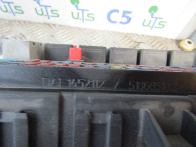 DAF CF 85 FUSE BOARD P/NO 1452112/518685102/01 - Sistema elétrico por Camião: foto 2 DAF CF 85 FUSE BOARD P/NO 1452112/518685102/01 - Sistema elétrico por Camião: foto 2