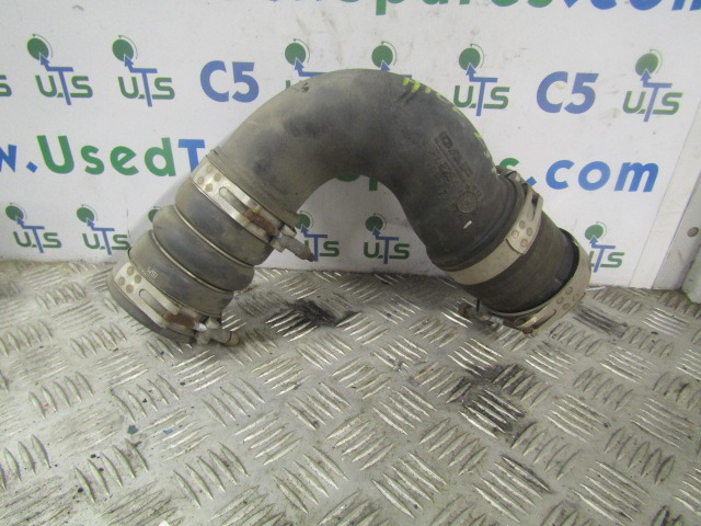 DAF LF 220 EURO 6 INTERCOOLER PIPE P/NO APUE 254 - Motor e peças por Camião: foto 1 DAF LF 220 EURO 6 INTERCOOLER PIPE P/NO APUE 254 - Motor e peças por Camião: foto 1