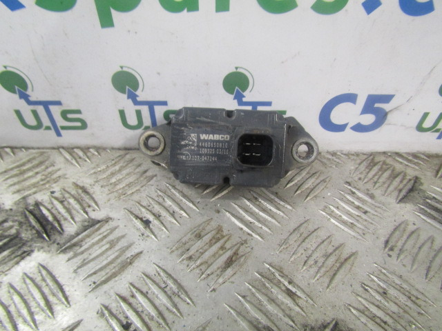 DAF LF 220 EURO 6 WABCO SENSOR P/NO 4460650810 - Sistema elétrico por Camião: foto 1 DAF LF 220 EURO 6 WABCO SENSOR P/NO 4460650810 - Sistema elétrico por Camião: foto 1