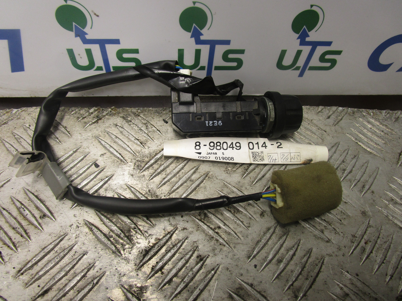 ISUZU N75 4HK1 THROTTLE CONTROL UNIT P/NO 8-980490142 - Sistema elétrico por Camião: foto 1 ISUZU N75 4HK1 THROTTLE CONTROL UNIT P/NO 8-980490142 - Sistema elétrico por Camião: foto 1