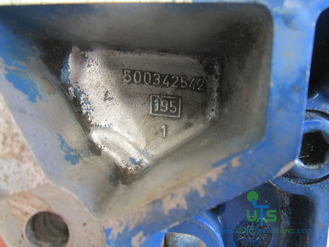 IVECO CURSOR 8 FUEL FILTER HOUSING P/NO 500342542 - Motor e peças por Camião: foto 2 IVECO CURSOR 8 FUEL FILTER HOUSING P/NO 500342542 - Motor e peças por Camião: foto 2