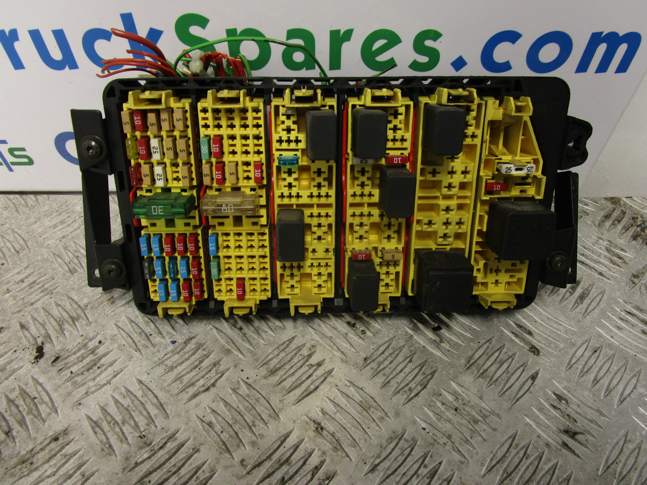IVECO DAILY 3.0 FUSEBOARD P/NO 284912-2 - Sistema elétrico por Camião: foto 1 IVECO DAILY 3.0 FUSEBOARD P/NO 284912-2 - Sistema elétrico por Camião: foto 1