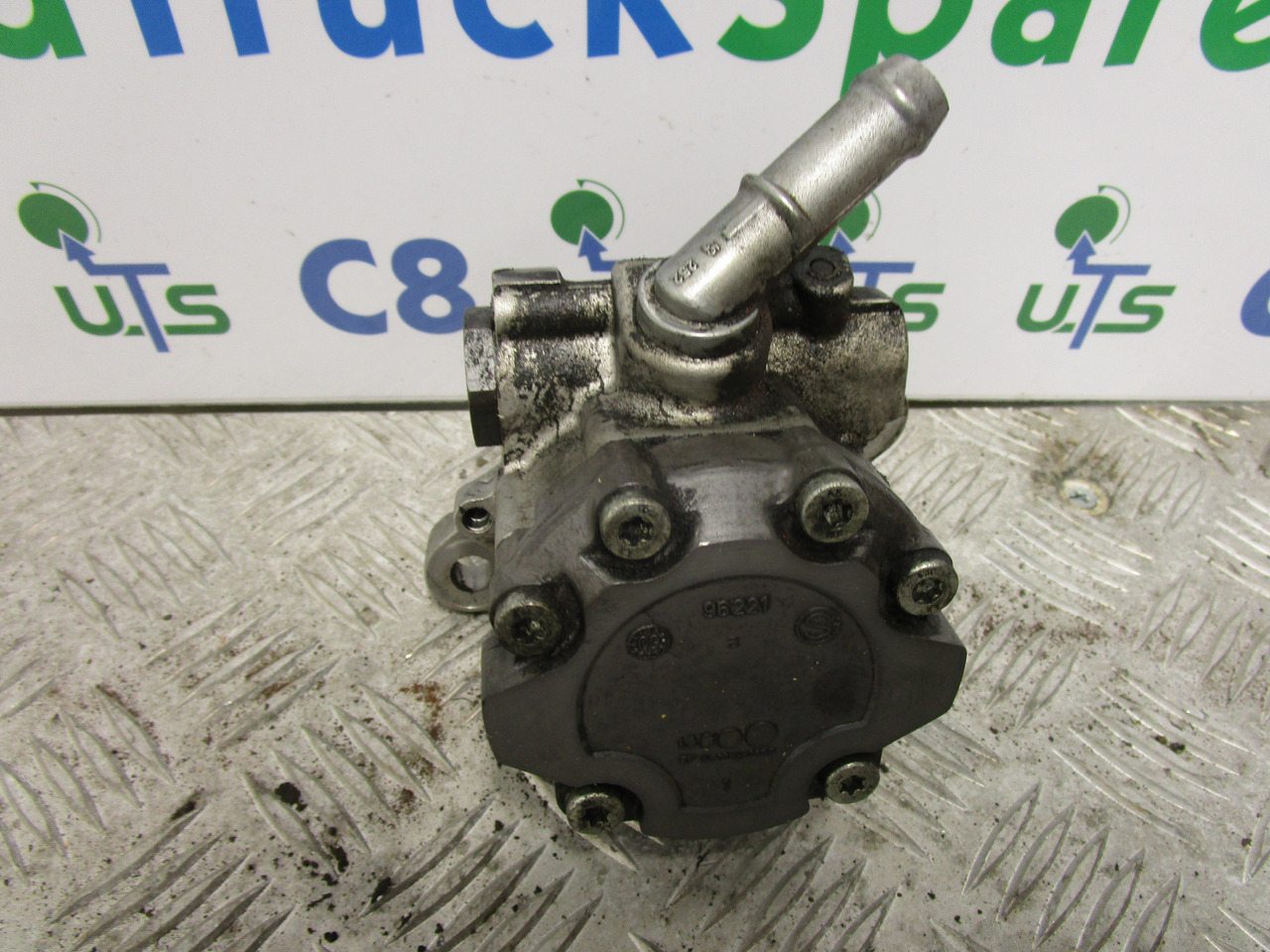 IVECO DAILY 3.0 POWER STEERING PUMP & DRIVE P/NO 7693955604 - Direcção por Camião: foto 1 IVECO DAILY 3.0 POWER STEERING PUMP & DRIVE P/NO 7693955604 - Direcção por Camião: foto 1