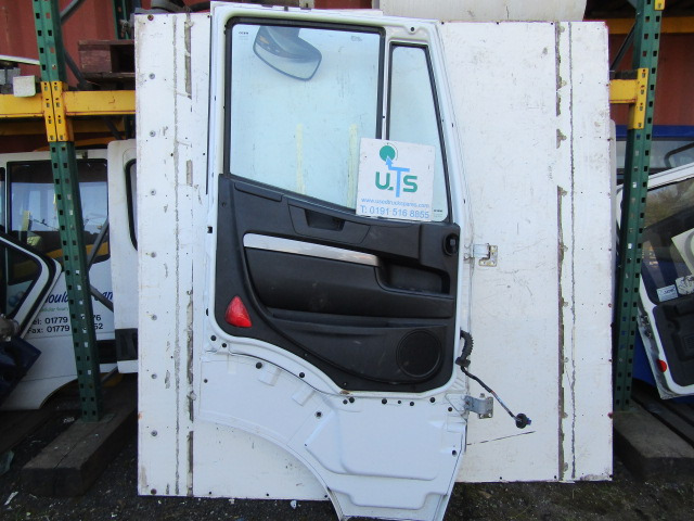IVECO STRALIS NEARSIDE PASSENGER DOOR COMPLETE - Cabine e interior por Camião: foto 2 IVECO STRALIS NEARSIDE PASSENGER DOOR COMPLETE - Cabine e interior por Camião: foto 2
