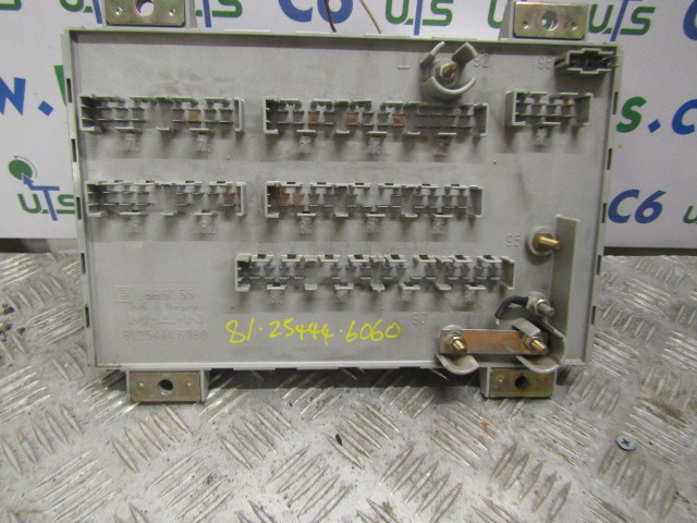 MAN 18.225 (2000 SERIES) FUSE BOARD P/NO 81.25444.6060 - Sistema elétrico por Camião: foto 2 MAN 18.225 (2000 SERIES) FUSE BOARD P/NO 81.25444.6060 - Sistema elétrico por Camião: foto 2