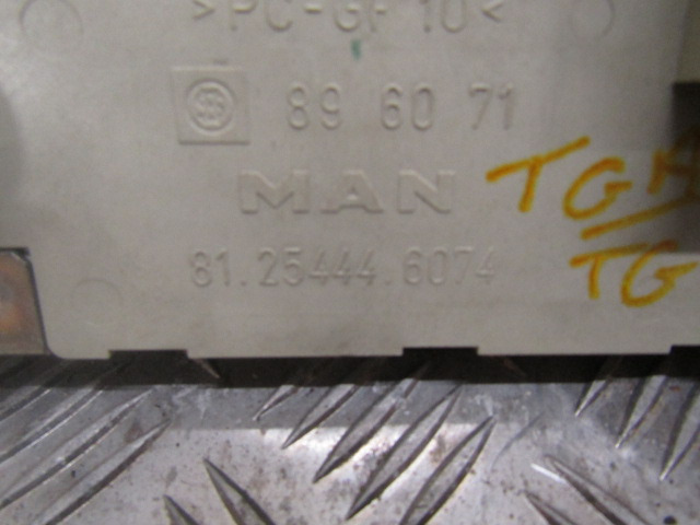 MAN TGM/TGS FUSEBOARD 81.25444.6074 - Sistema elétrico por Camião: foto 2 MAN TGM/TGS FUSEBOARD 81.25444.6074 - Sistema elétrico por Camião: foto 2