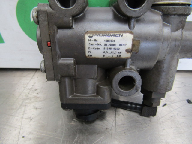 MAN TGS/TGX D2066 NORGREN EGR VALVE P/NO 51.25002-0123 - Motor e peças por Camião: foto 2 MAN TGS/TGX D2066 NORGREN EGR VALVE P/NO 51.25002-0123 - Motor e peças por Camião: foto 2