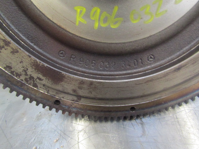 MERCEDES 1829 OM906 EURO 5 FLYWHEEL R906 032 3401 - Volante do motor por Camião: foto 2 MERCEDES 1829 OM906 EURO 5 FLYWHEEL R906 032 3401 - Volante do motor por Camião: foto 2