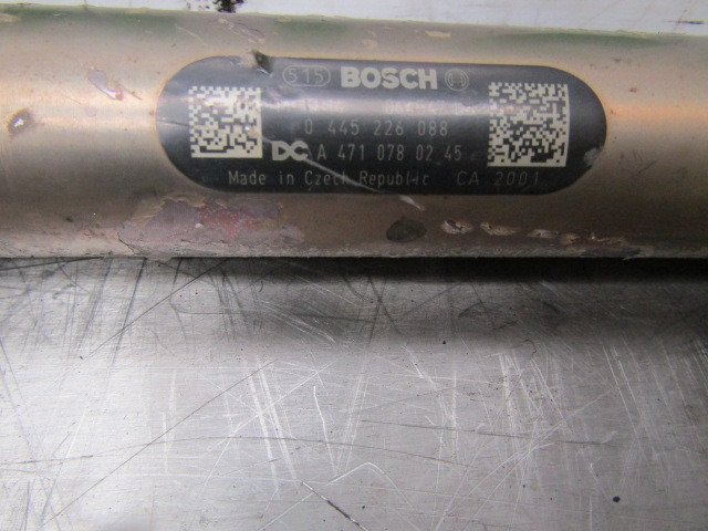 MERCEDES ACTROS MP4 OM471-6 FUEL RAIL BOSCH P/NO 0445 226 088 MERCEDS P/NO A4710780245 - Motor e peças por Camião: foto 2 MERCEDES ACTROS MP4 OM471-6 FUEL RAIL BOSCH P/NO 0445 226 088 MERCEDS P/NO A4710780245 - Motor e peças por Camião: foto 2