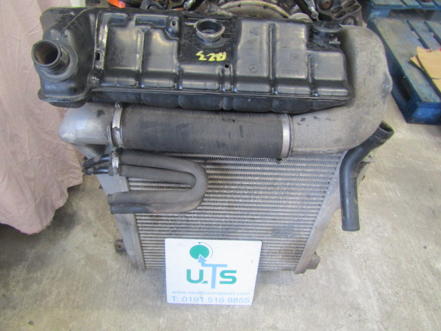 MERCEDES ATEGO 1823 RADIATOR / INTERCOOLER - Radiador por Camião: foto 2 MERCEDES ATEGO 1823 RADIATOR / INTERCOOLER - Radiador por Camião: foto 2