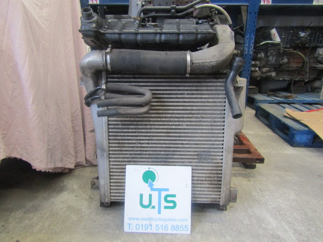MERCEDES ATEGO 1823 RADIATOR / INTERCOOLER - Radiador por Camião: foto 1 MERCEDES ATEGO 1823 RADIATOR / INTERCOOLER - Radiador por Camião: foto 1
