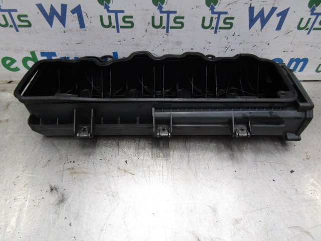MERCEDES ATEGO 815 ROCKERCOVER P/NO A9040100930 - Motor e peças por Camião: foto 2 MERCEDES ATEGO 815 ROCKERCOVER P/NO A9040100930 - Motor e peças por Camião: foto 2