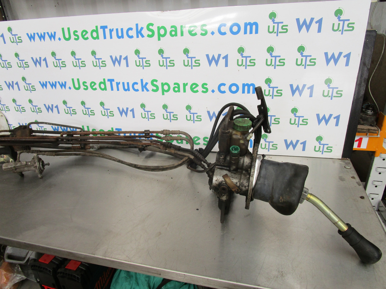 MERCEDES AXOR HYDRAULIC GEARCHANGE 9 SPEED - Cabine e interior por Camião: foto 1 MERCEDES AXOR HYDRAULIC GEARCHANGE 9 SPEED - Cabine e interior por Camião: foto 1