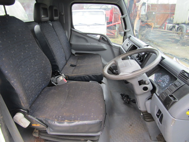 MITSUBISHI FUSO 35C13 EURO 5 CAB 2012 - Cabine por Camião: foto 3 MITSUBISHI FUSO 35C13 EURO 5 CAB 2012 - Cabine por Camião: foto 3