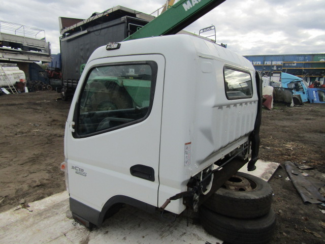 MITSUBISHI FUSO 35C13 EURO 5 CAB 2012 - Cabine por Camião: foto 4 MITSUBISHI FUSO 35C13 EURO 5 CAB 2012 - Cabine por Camião: foto 4