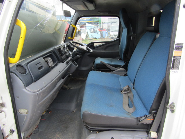 MITSUBISHI FUSO 7C15/18 CAB 2012 - Cabine por Camião: foto 3 MITSUBISHI FUSO 7C15/18 CAB 2012 - Cabine por Camião: foto 3