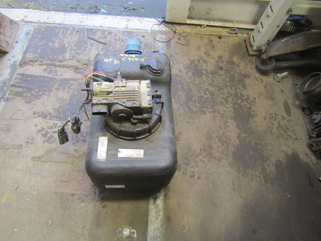 MITSUBISHI FUSO 7C15 AD BLUE TANK COMPLETE P/NO ML212662 - Tanque de combustível por Camião: foto 2 MITSUBISHI FUSO 7C15 AD BLUE TANK COMPLETE P/NO ML212662 - Tanque de combustível por Camião: foto 2