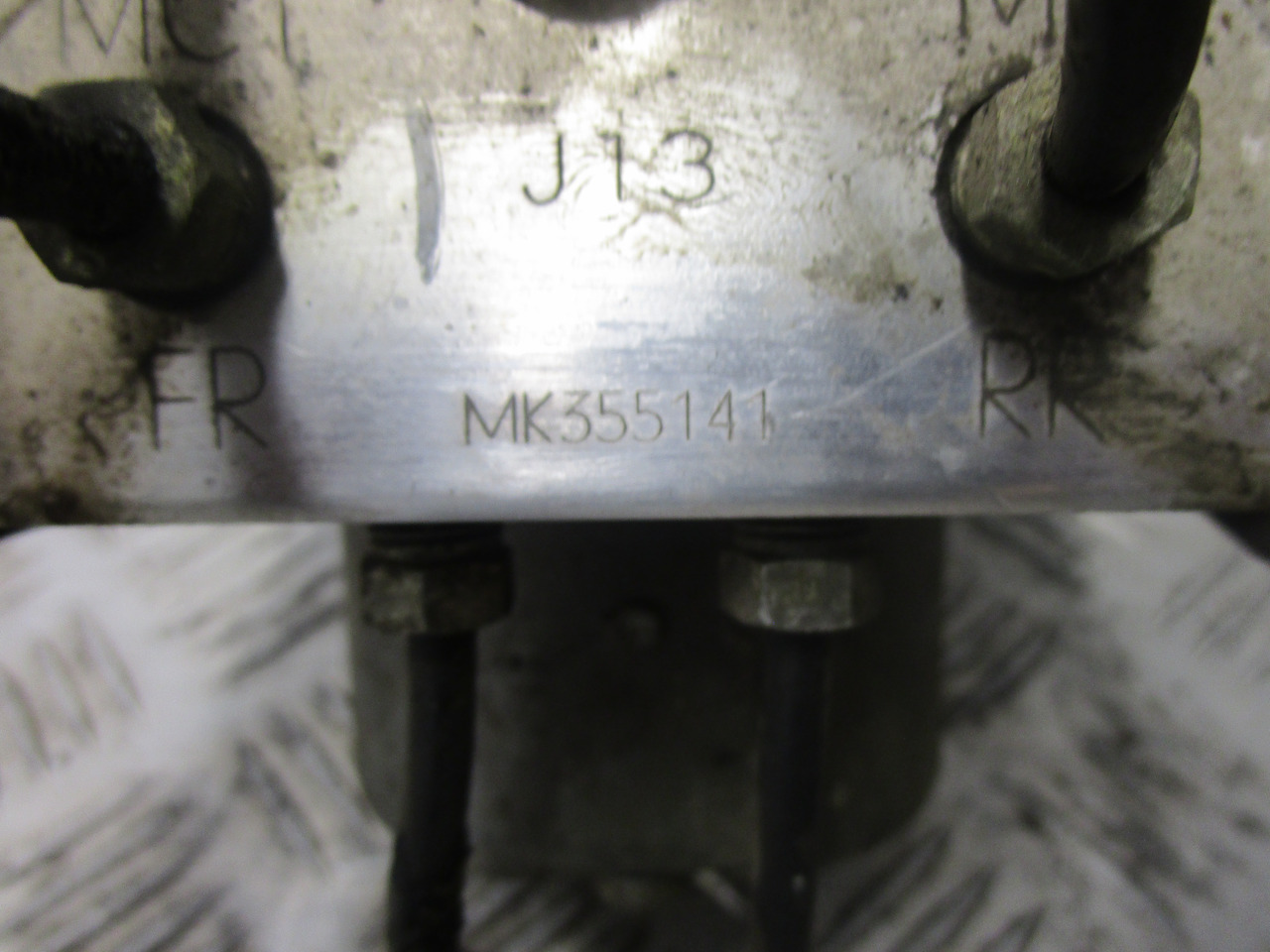 MITSUBISHI FUSO / CANTER ABS PUMP P/NO MK355141 - Peças de freio por Camião: foto 2 MITSUBISHI FUSO / CANTER ABS PUMP P/NO MK355141 - Peças de freio por Camião: foto 2