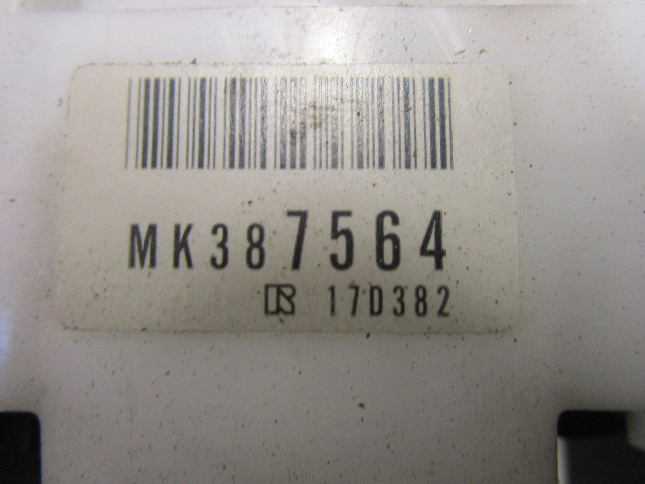 MITSUBISHI FUSO INDICATOR/WIPER STALK P/NO MK387564 - Cabine e interior por Camião: foto 2 MITSUBISHI FUSO INDICATOR/WIPER STALK P/NO MK387564 - Cabine e interior por Camião: foto 2