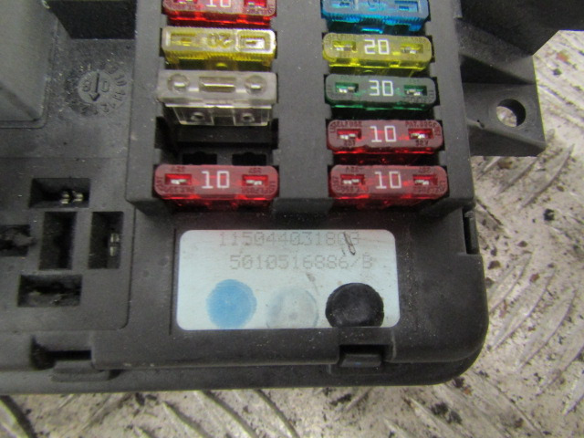 RENAULT MIDLUM DCI FUSE BAORD P/NO 5010516886/B - Sistema elétrico por Camião: foto 2 RENAULT MIDLUM DCI FUSE BAORD P/NO 5010516886/B - Sistema elétrico por Camião: foto 2
