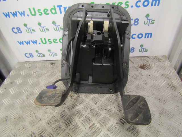 RENAULT MIDLUM DCI PEDAL BOX INC BRAKE VALVE + CLUTCH CYLINDER - Cabine e interior por Camião: foto 1 RENAULT MIDLUM DCI PEDAL BOX INC BRAKE VALVE + CLUTCH CYLINDER - Cabine e interior por Camião: foto 1