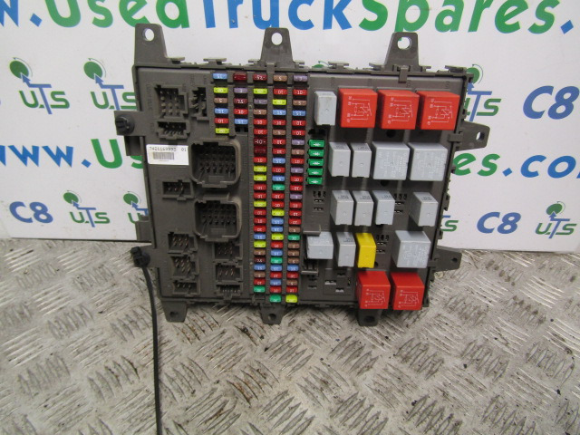 RENAULT MIDLUM DXI FUSE BOARD P/NO 7421169993-01 - Sistema elétrico por Camião: foto 1 RENAULT MIDLUM DXI FUSE BOARD P/NO 7421169993-01 - Sistema elétrico por Camião: foto 1