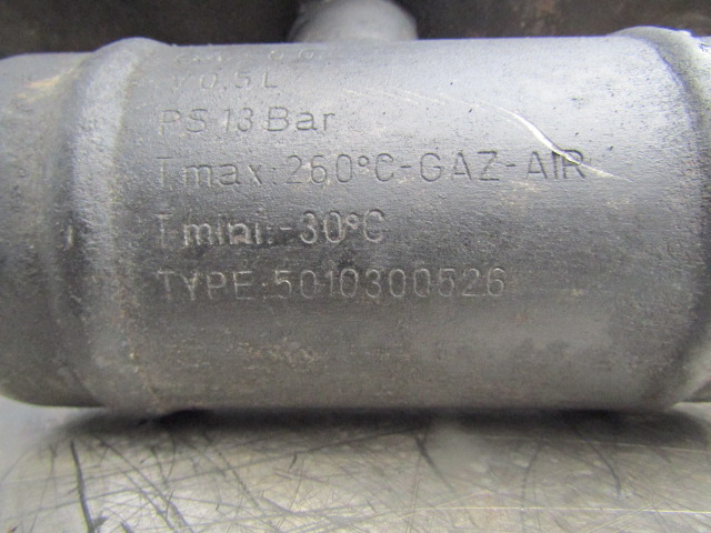 RENAULT PREMIUM COMPRESSOR PIPE & CHAMBER TYPE 5010300526 - Motor e peças por Camião: foto 2 RENAULT PREMIUM COMPRESSOR PIPE & CHAMBER TYPE 5010300526 - Motor e peças por Camião: foto 2