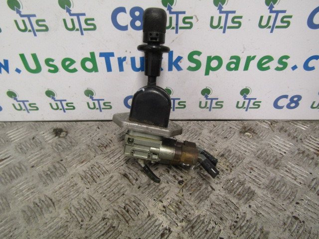 RENAULT PREMIUM DCI HAND BRAKE LEVER/VALVE WABCO P/NO 9617231340 - Sistema elétrico por Camião: foto 1 RENAULT PREMIUM DCI HAND BRAKE LEVER/VALVE WABCO P/NO 9617231340 - Sistema elétrico por Camião: foto 1