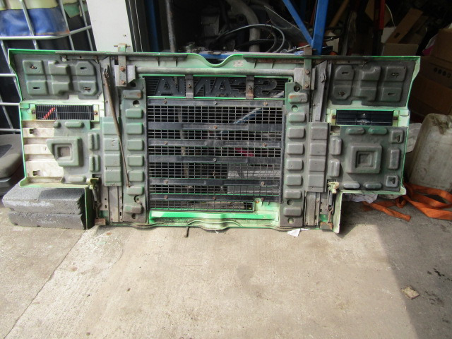 SCANIA P92/93 GRILL SUIT INTERCOOLER MODEL (VERY CLEAN FOR AGE) - Cabine e interior por Camião: foto 2 SCANIA P92/93 GRILL SUIT INTERCOOLER MODEL (VERY CLEAN FOR AGE) - Cabine e interior por Camião: foto 2