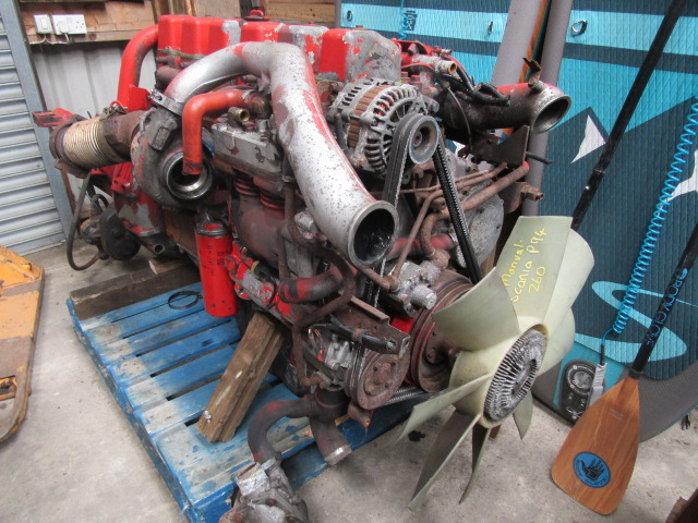 SCANIA P94 260 ENGINE & GEARBOX TYPE DSC9-12 COMPLETE WITH MANUAL PUMP - Caixa de velocidade por Camião: foto 2 SCANIA P94 260 ENGINE & GEARBOX TYPE DSC9-12 COMPLETE WITH MANUAL PUMP - Caixa de velocidade por Camião: foto 2