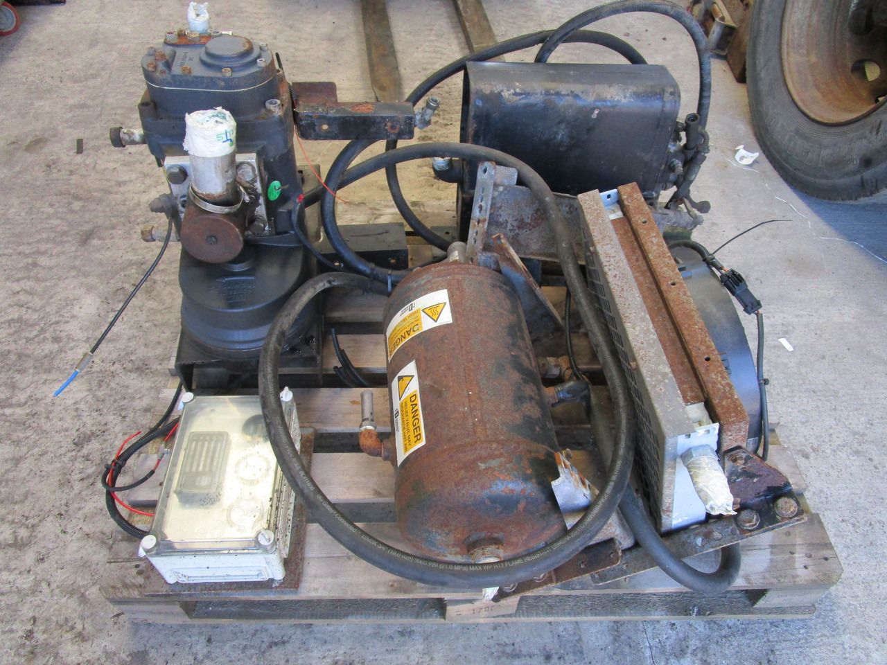TRUCK MOUNTED TAMROTOR COMPRESSOR UNIT TYPE E12 - Compressor, sistema de ar comprimido por Veículo municipal/ Especial: foto 3 TRUCK MOUNTED TAMROTOR COMPRESSOR UNIT TYPE E12 - Compressor, sistema de ar comprimido por Veículo municipal/ Especial: foto 3