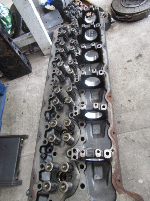 VOLVO D13 CYLINDER HEAD P/NO P21582793 / 130971926 - Motor e peças por Camião: foto 1 VOLVO D13 CYLINDER HEAD P/NO P21582793 / 130971926 - Motor e peças por Camião: foto 1