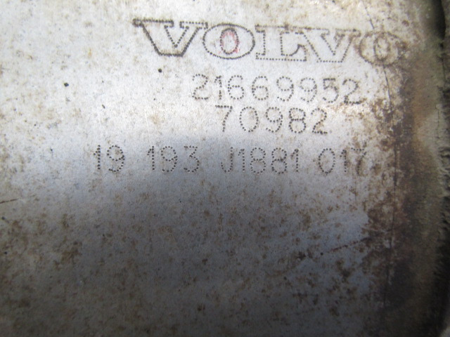 VOLVO FE EXHAUST SILENCER WITH CAT P/NO 21669952 - Sistema de escape por Camião: foto 3 VOLVO FE EXHAUST SILENCER WITH CAT P/NO 21669952 - Sistema de escape por Camião: foto 3