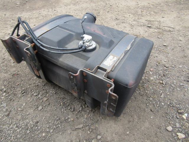 VOLVO FE FUEL TANK 300 LITRE P/NO 20823454 - Tanque de combustível por Camião: foto 2 VOLVO FE FUEL TANK 300 LITRE P/NO 20823454 - Tanque de combustível por Camião: foto 2