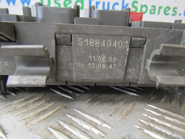 VOLVO FE FUSEBOARD COMPLETE P/NO 518849401 - Sistema elétrico por Camião: foto 2 VOLVO FE FUSEBOARD COMPLETE P/NO 518849401 - Sistema elétrico por Camião: foto 2